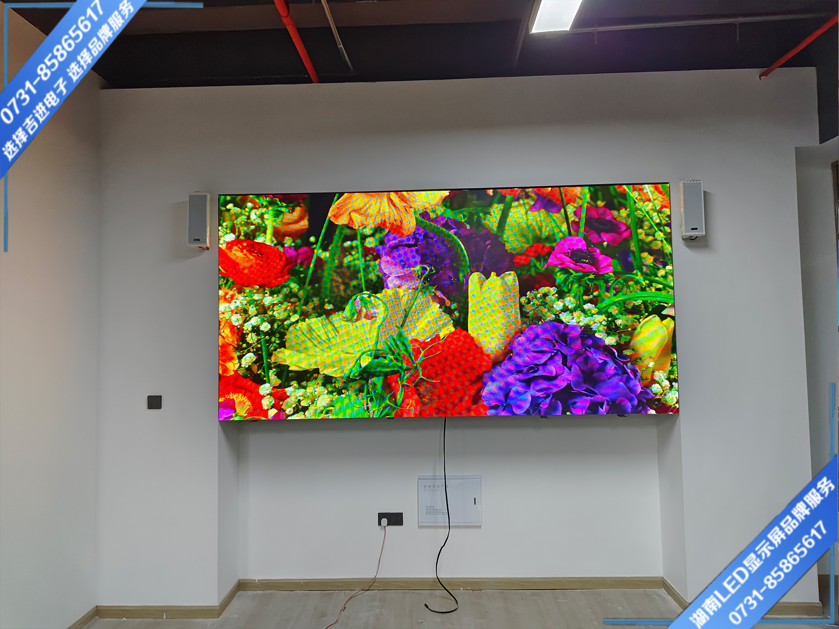 長(zhǎng)沙市萬(wàn)家麗中路上河國(guó)際商業(yè)廣場(chǎng)接待室LED顯示屏 (2).jpg 長(zhǎng)沙市萬(wàn)家麗中路上河國(guó)際商業(yè)廣場(chǎng)接待室LED顯示屏 (2).jpg